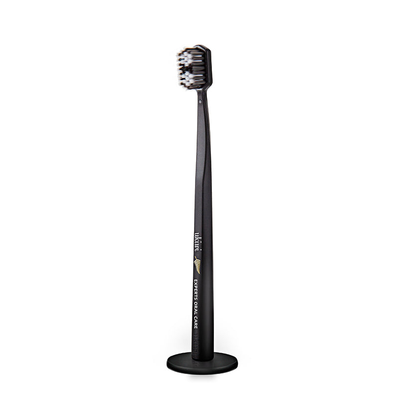 ukiwi Wide Ultra Clean Magnetic Toothbrush - Black & White Set