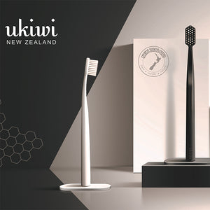 ukiwi Wide Ultra Clean Magnetic Toothbrush - Black & White Set